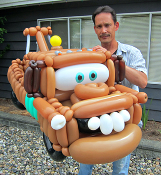 Professional Disney character balloon creation